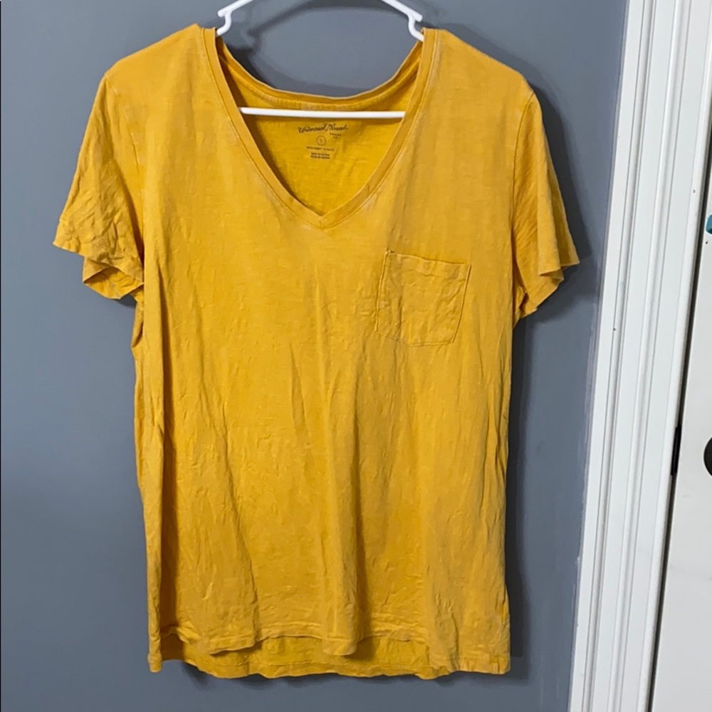 Universal Thread tee size L